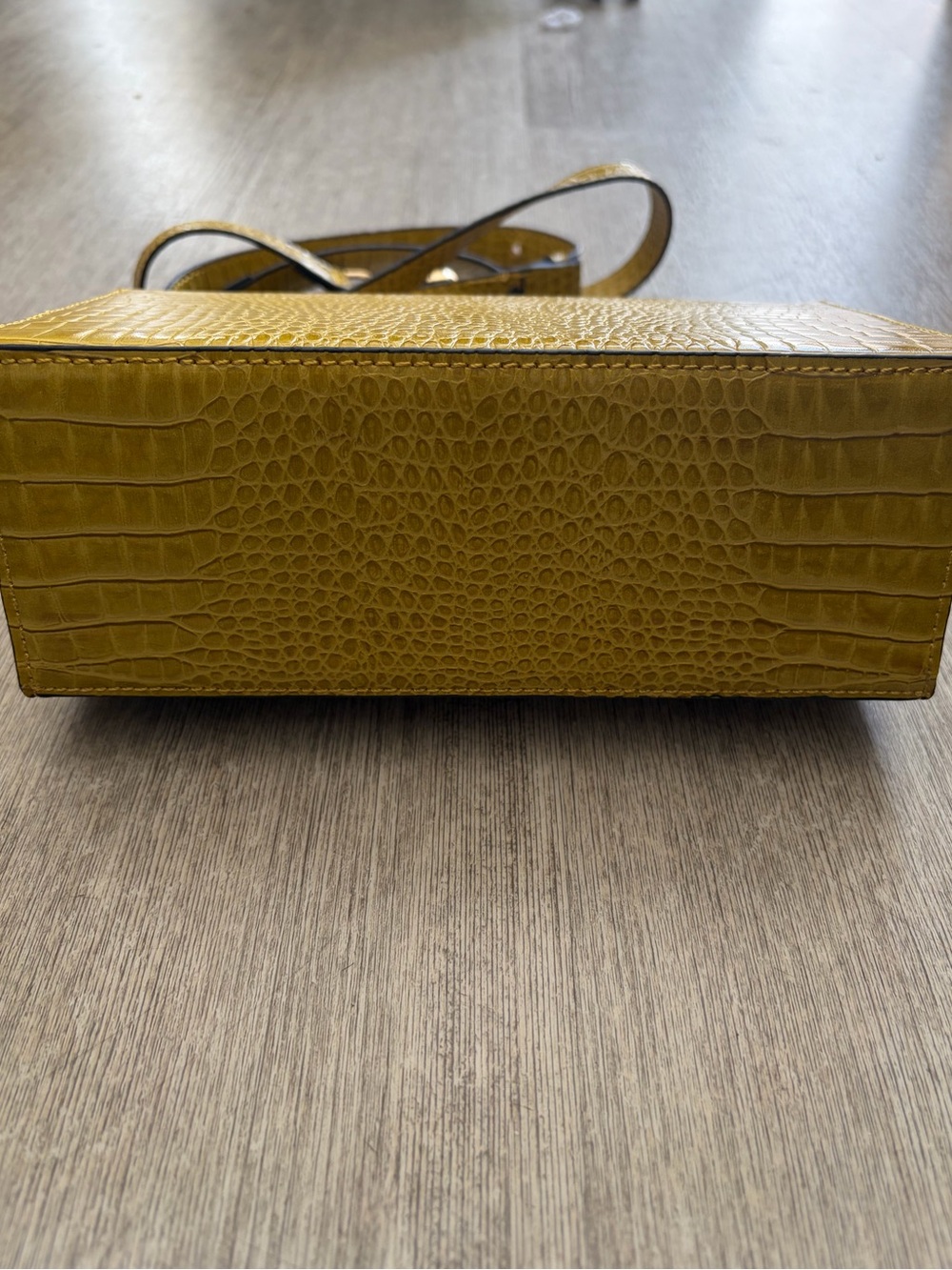 Yellow Croc-Embossed HandBag - Picture 5 of 6